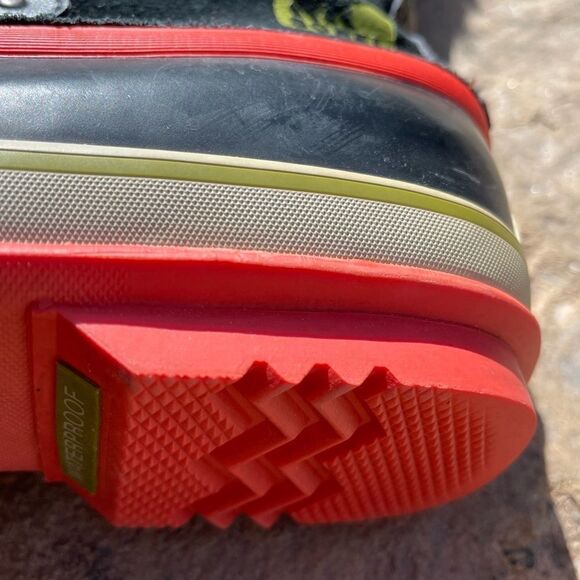 Sorel Size 7 Winter Boots Black and Red - Picture 4 of 4